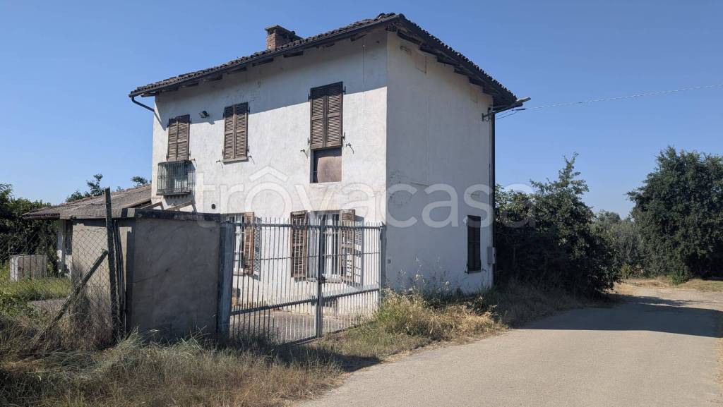casa indipendente in vendita ad Azzano d'Asti