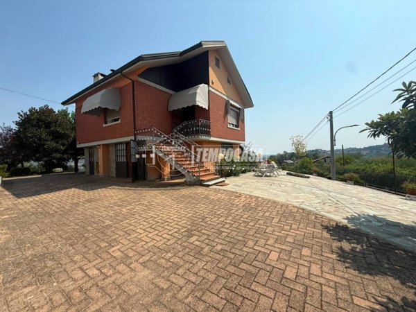 casa indipendente in vendita ad Azzano d'Asti