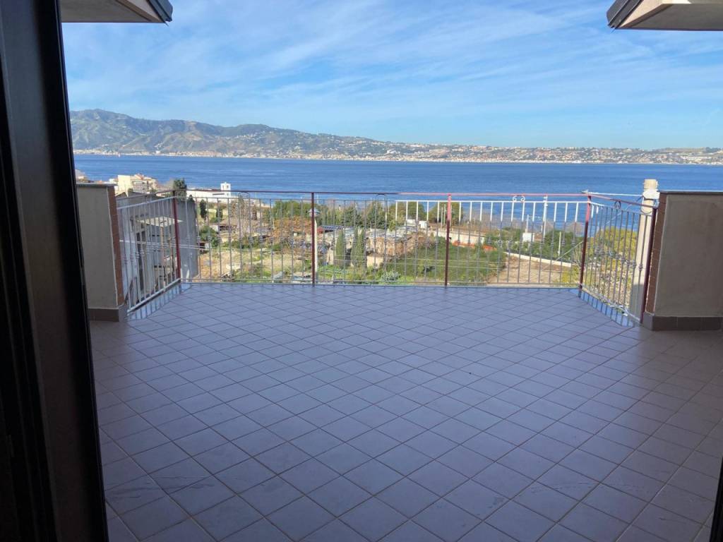 casa indipendente in vendita a Villa San Giovanni in zona Cannitello