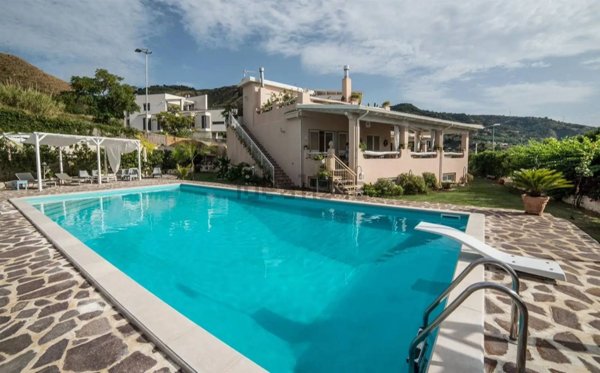 casa indipendente in vendita a Villa San Giovanni