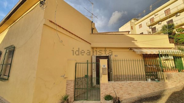 casa indipendente in vendita a Villa San Giovanni in zona Acciarello
