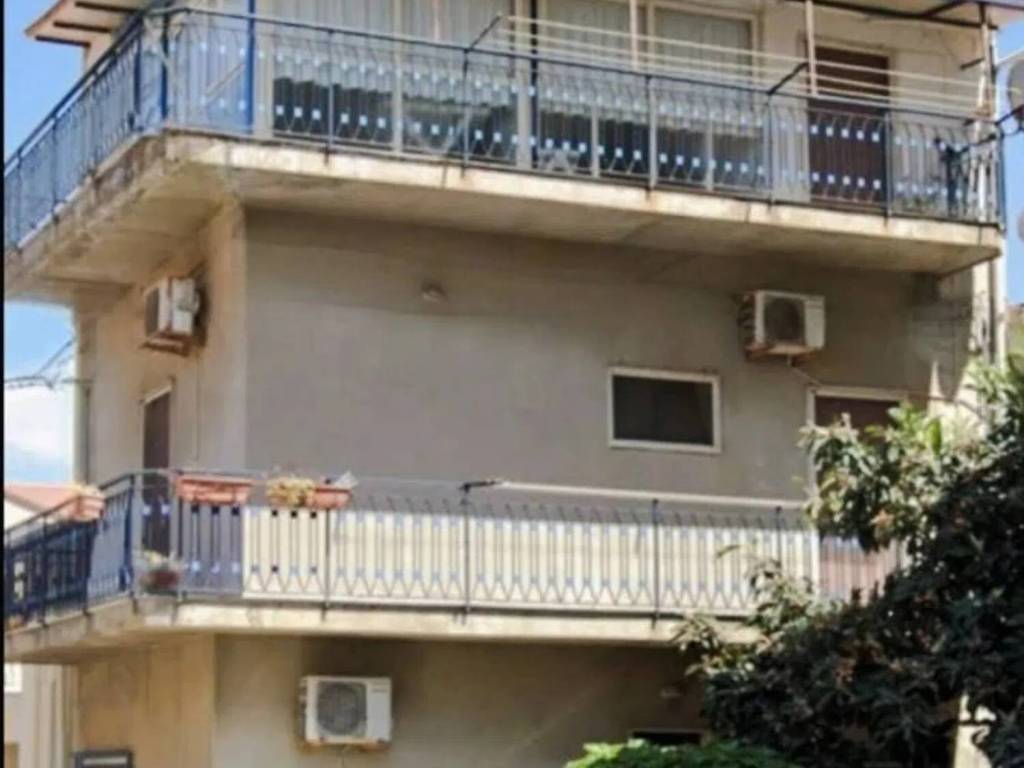 casa indipendente in vendita a Villa San Giovanni in zona Cannitello