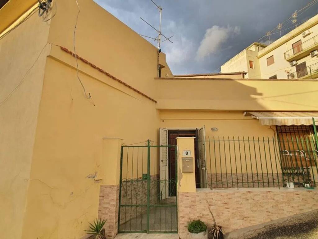 casa indipendente in vendita a Villa San Giovanni in zona Acciarello