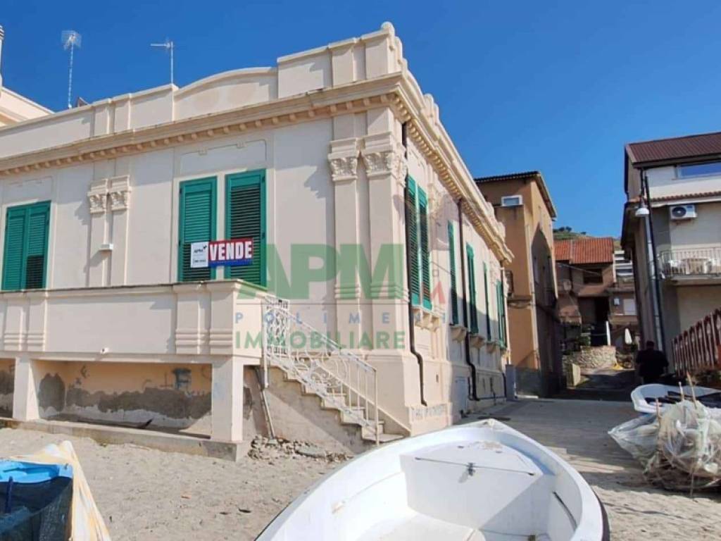 casa indipendente in vendita a Villa San Giovanni in zona Cannitello