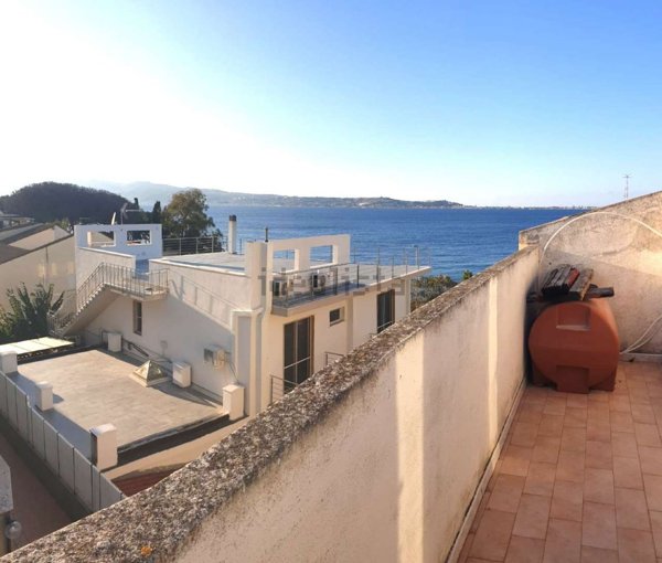 casa indipendente in vendita a Villa San Giovanni in zona Cannitello