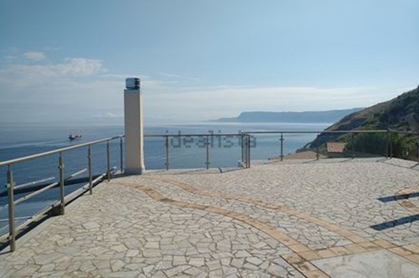 casa indipendente in vendita a Villa San Giovanni in zona Cannitello