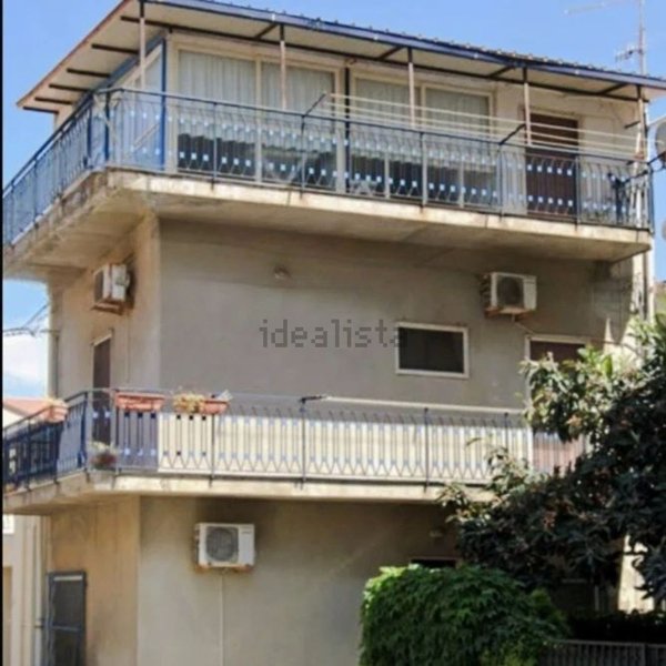 casa indipendente in vendita a Villa San Giovanni in zona Cannitello