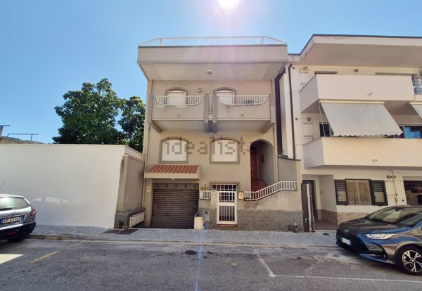 casa indipendente in vendita a Villa San Giovanni in zona Cannitello