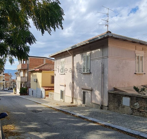 casa indipendente in vendita a Villa San Giovanni in zona Acciarello