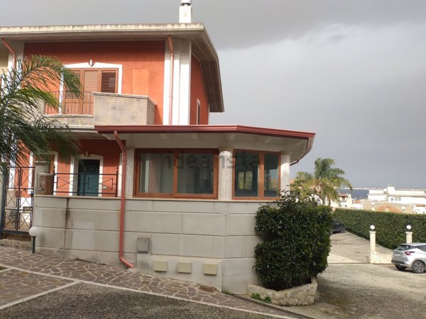 casa indipendente in vendita a Villa San Giovanni in zona Cannitello