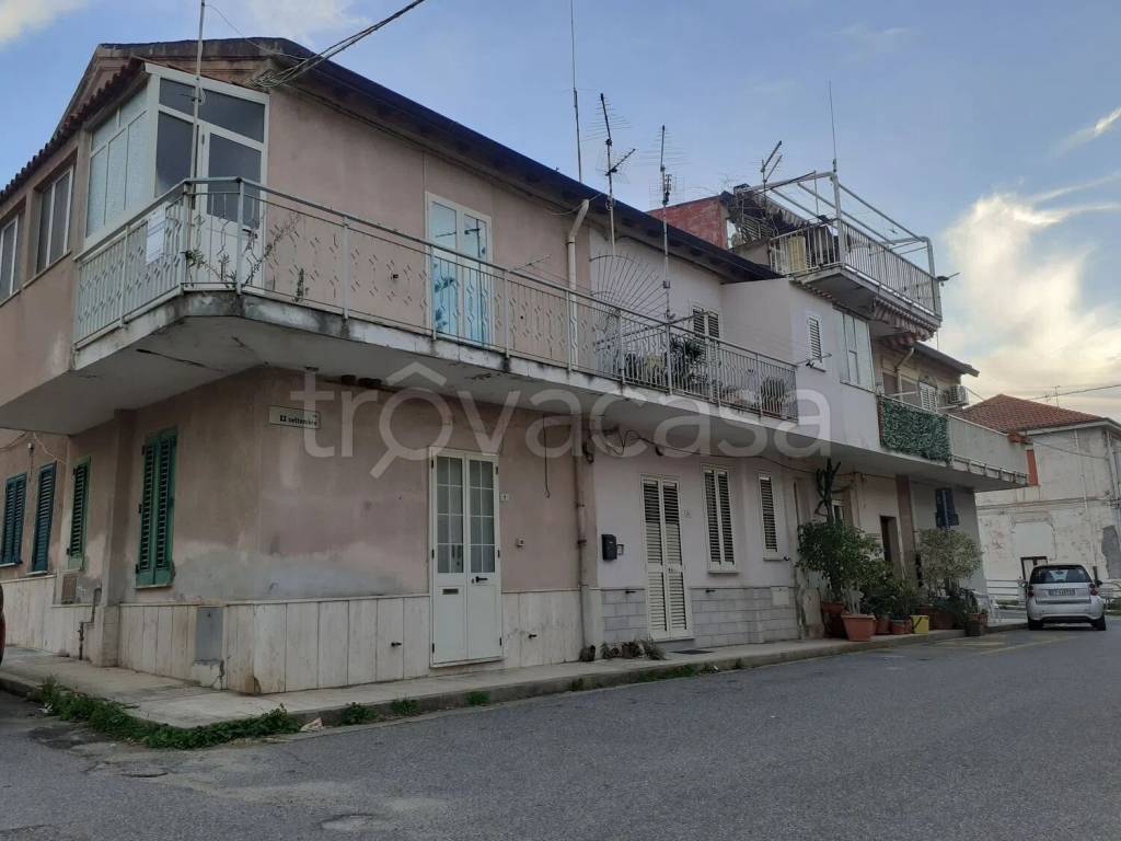 appartamento in vendita a Villa San Giovanni in zona Cannitello