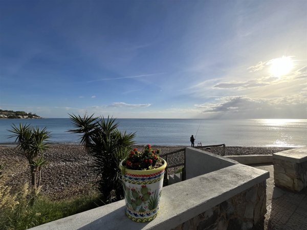 appartamento in vendita a Villa San Giovanni in zona Porticello