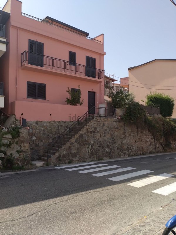 casa indipendente in vendita a Villa San Giovanni in zona Cannitello