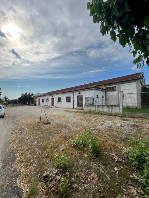 locale commerciale in vendita a Baldichieri d'Asti