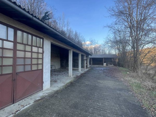 locale commerciale in vendita a Baldichieri d'Asti