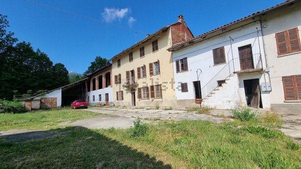 casale in vendita a Belveglio