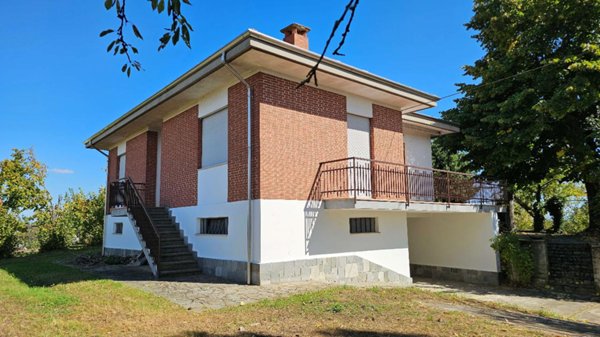 casa indipendente in vendita a Belveglio in zona Bricco
