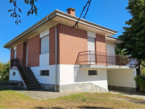 casa indipendente in vendita a Belveglio in zona Bricco