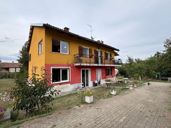 casale in vendita a Belveglio in zona Bricco