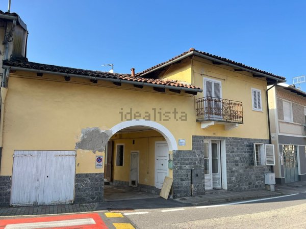 esavano in vendita a Berzano di San Pietro