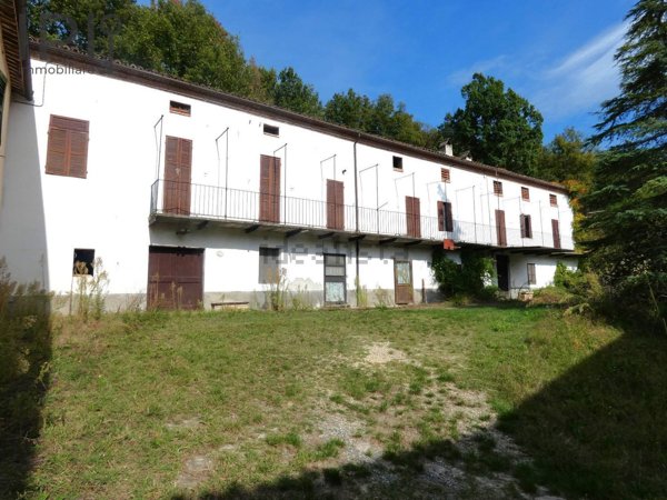 casale in vendita a Bubbio