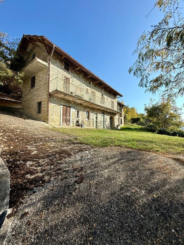 casa indipendente in vendita a Bubbio