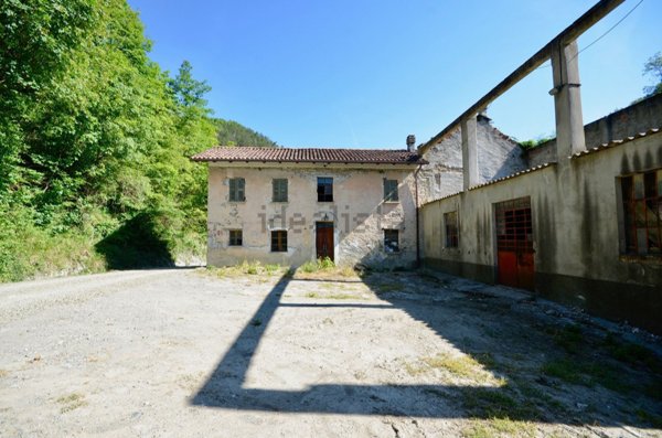 casale in vendita a Bubbio