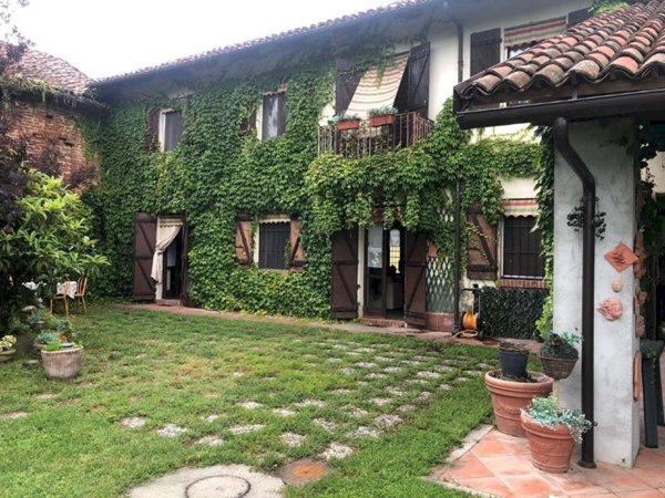 casale in vendita a Buttigliera d'Asti in zona Serra