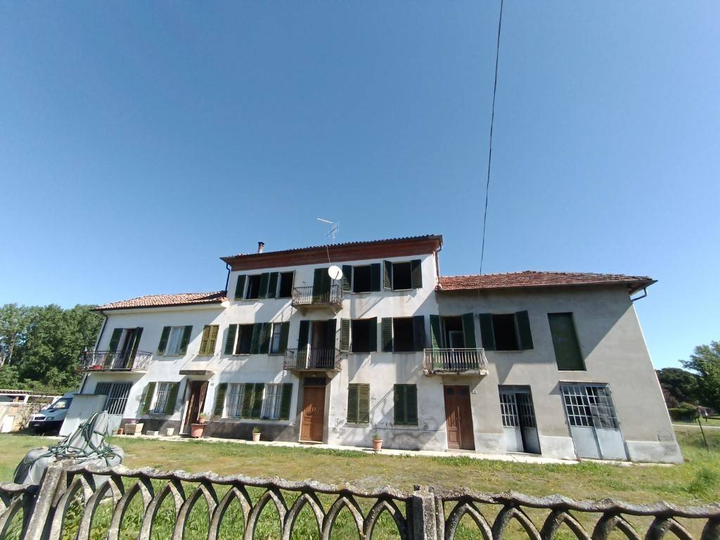 casa indipendente in vendita a Calamandrana