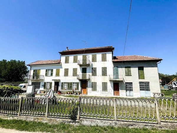 casa indipendente in vendita a Calamandrana