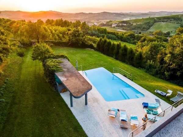 casa indipendente in vendita a Calamandrana