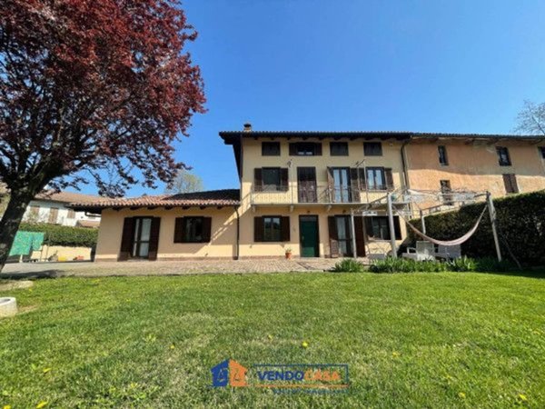 casa indipendente in vendita a Calamandrana