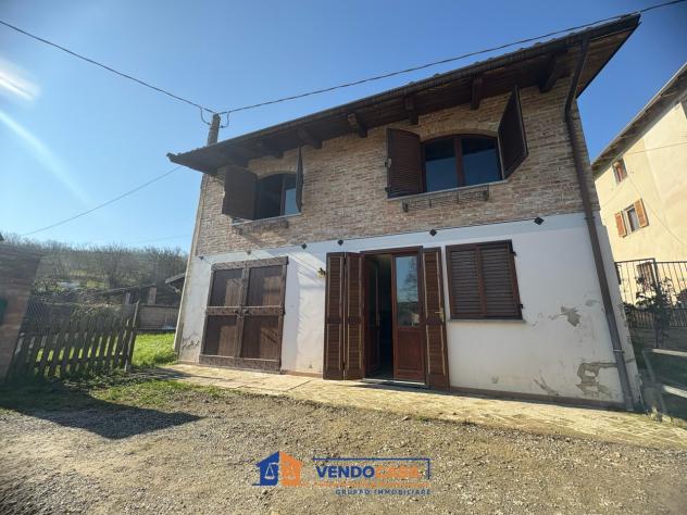 casa indipendente in vendita a Calamandrana in zona Garbazzola