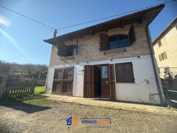 casa indipendente in vendita a Calamandrana in zona Garbazzola