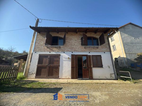 casa indipendente in vendita a Calamandrana in zona Garbazzola