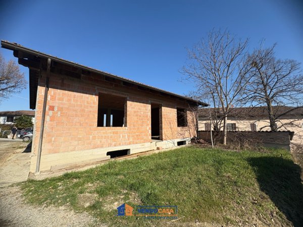 casa indipendente in vendita a Calamandrana in zona Garbazzola