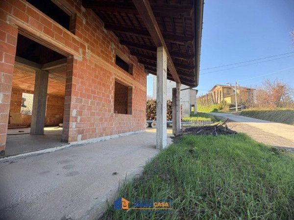 casa indipendente in vendita a Calamandrana in zona Garbazzola