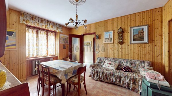 casa indipendente in vendita a Calamandrana