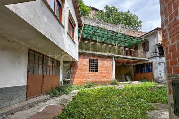 casa indipendente in vendita a Calamandrana