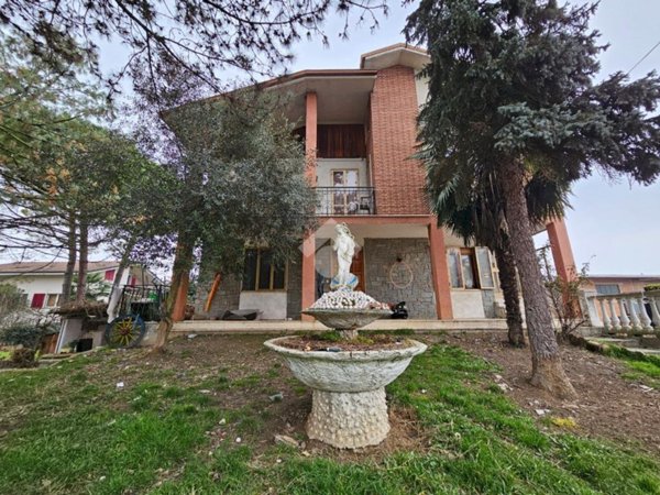 casa indipendente in vendita a Calamandrana