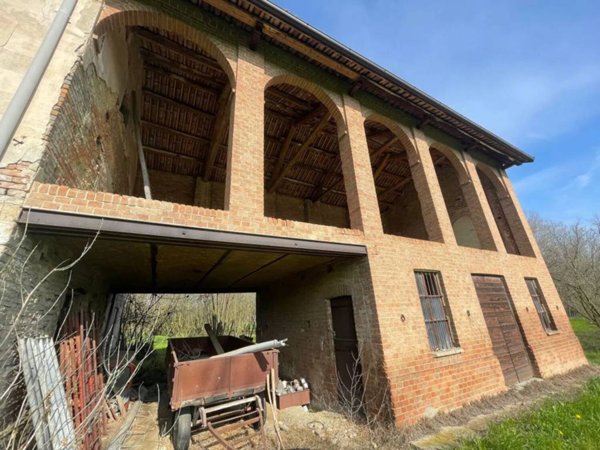 casa indipendente in vendita a Calamandrana
