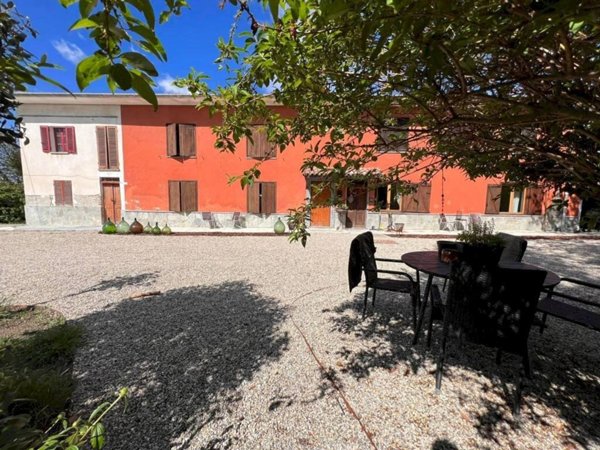 casale in vendita a Calamandrana in zona Bruciati