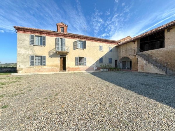 casa indipendente in vendita a Calamandrana in zona Garbazzola