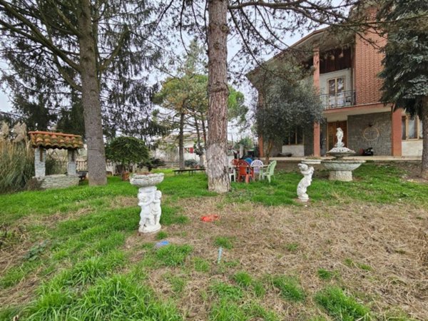 casa indipendente in vendita a Calamandrana