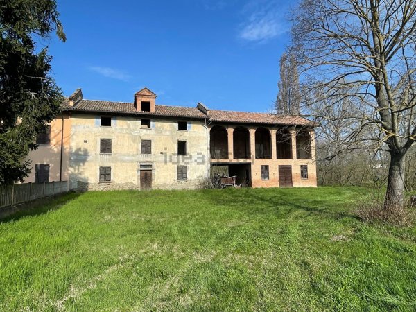 casale in vendita a Calamandrana