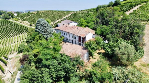 casale in vendita a Calamandrana