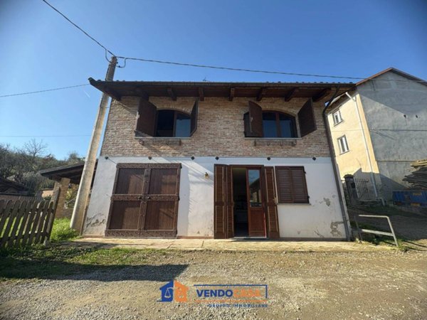 casa indipendente in vendita a Calamandrana in zona Garbazzola