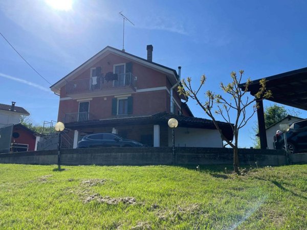 casale in vendita a Calamandrana