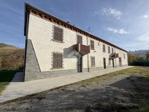 casa indipendente in vendita a Calamandrana in zona Garbazzola