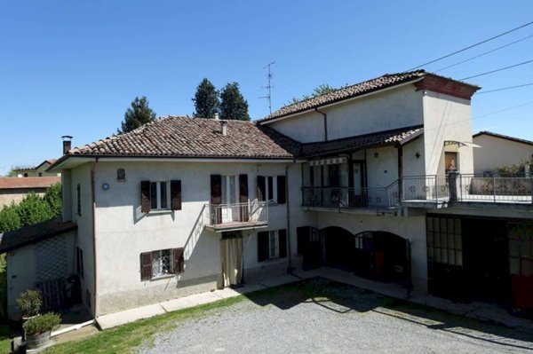 casale in vendita a Calamandrana in zona Bruciati